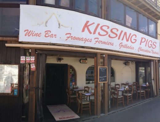 Kissing Pigs